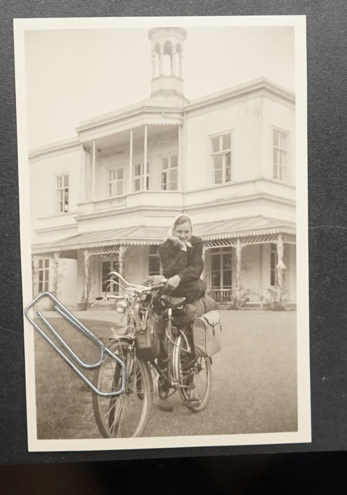 Photo Portrait Young Woman Bike Tour Holland Bag Ladies View House Building