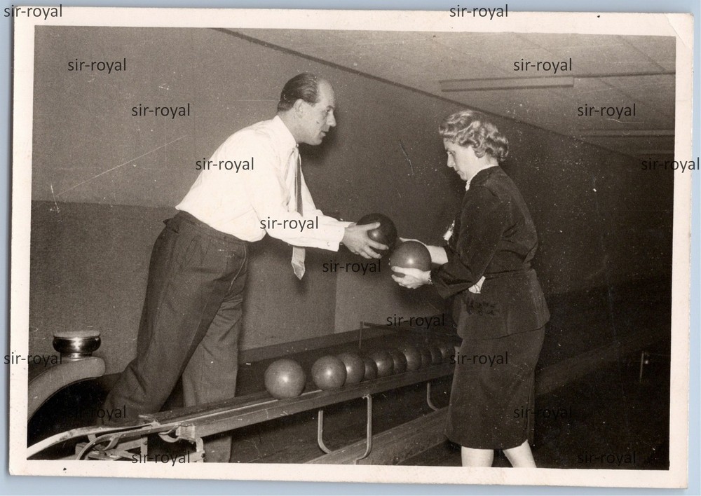 People with Perforated Balls Bowling – 1950s 1960s Sports – Photo 10x7cm