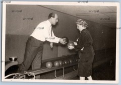 People with Perforated Balls Bowling – 1950s 1960s Sports – Photo 10x7cm
