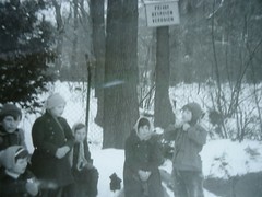 «SCHOOL COUNTRY HOME»: PHOTOGRAPHY, PHOTO, SCHOOL CHILDREN, STUDENTS, FOREST, WINTER, CHILDREN!