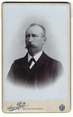 Photograph Aug Red, Linz, country road, portrait of a man with beard