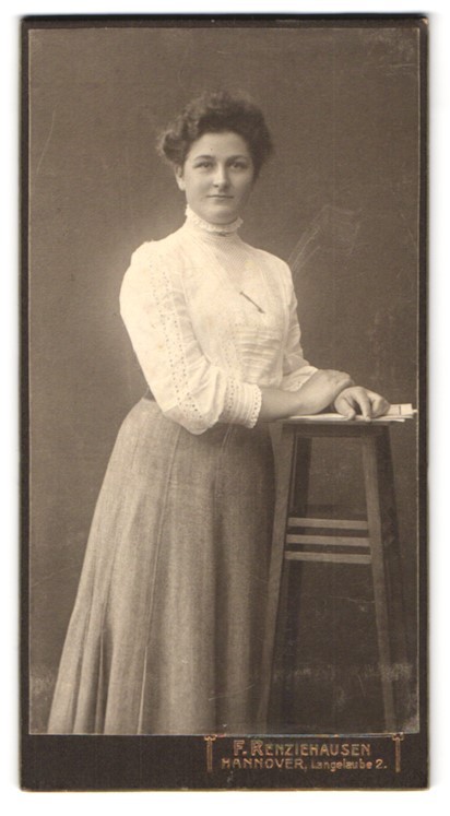 Photograph F. Renziehausen, Hanover, Langelaube 2, portrait young lady in white