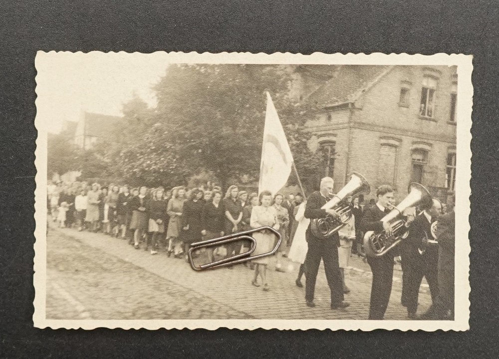Photo portrait Mass Church parade children Eisleben Mögglingen costume old musician