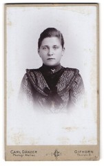 Photograph Carl Dänzer, Gifhorn, Thorstr. 6, Portrait Brunette Miss with Br