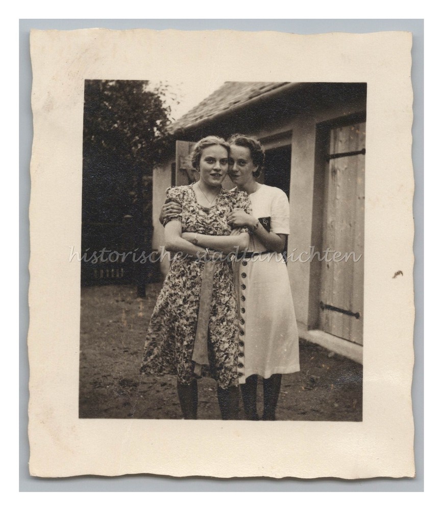 Beautiful Portrait of Two Women – Vintage Photo 1930s