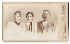 Photograph Hermann Tietz, Berlin, Leipziger-Str. 46-49, portrait mother and father