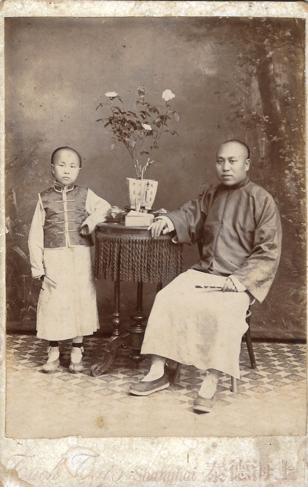 Portrait Photo: Chinese & Child, Tuck Tai/ Kung Tai, Shanghai /上海德泰照相馆, 1870-1890