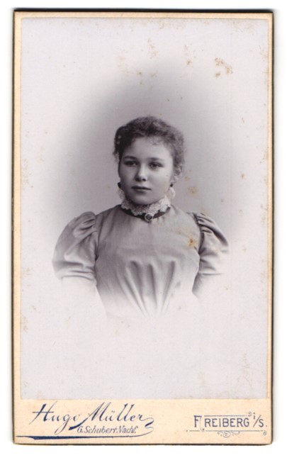 Photograph Hugo Müller, Freiberg i. S., Fischer-Str. 29, bourgeois girl i