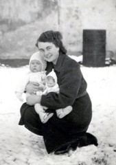Photo WW2 Mother Child Doll War Christmas 1941 Winter Snow WW2 (K1012)
