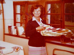 «HOUSEHOLD»: PHOTO, COLOUR PHOTO, LADY, KITCHEN, LIFESTYLE, FURNISHING, FASHION, LIVING!