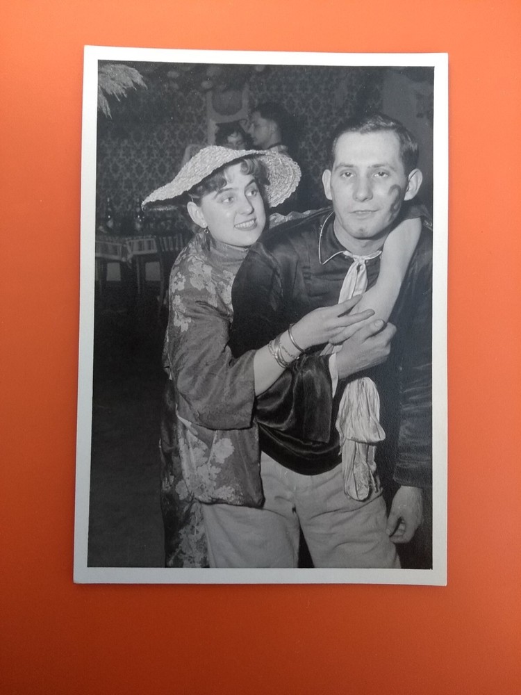 Photo Antique Vintage Old Woman Man Question Mark On Face Man ? nice old photo xx