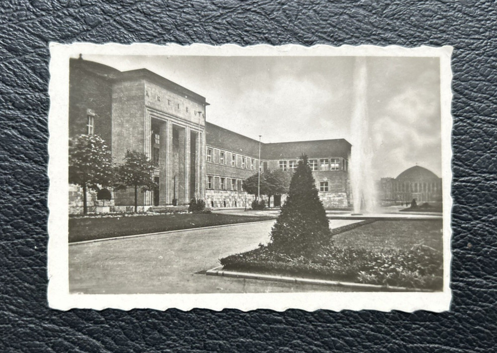 Photo Ehrenhof Düsseldorf around 1930 – 1940/9×6 cm