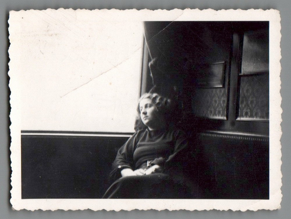 Photo Singer Musician Actress on Tour 1935 (K1103)