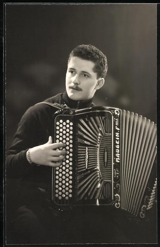 Photograph musician with his mikein fres. Accordion