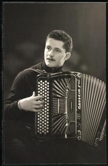 Photograph musician with his mikein fres. Accordion