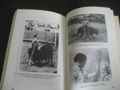 THE WELCOME DYNASTY. A CENTURY OF GLORY AND COSTUME. ANTONIO SANTAINES