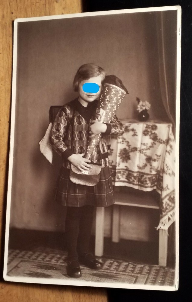 Girl with school bag at school / photo