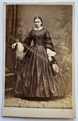 orig. CDV photo photograph woman lady picture old fashion around 1860 dress