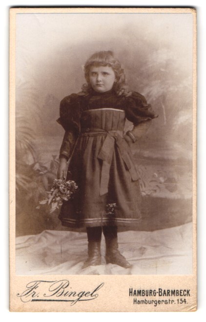 Photograph Fr. Bingel, Hamburg-Barmbeck, Hamburgerstr. 154, little girl with