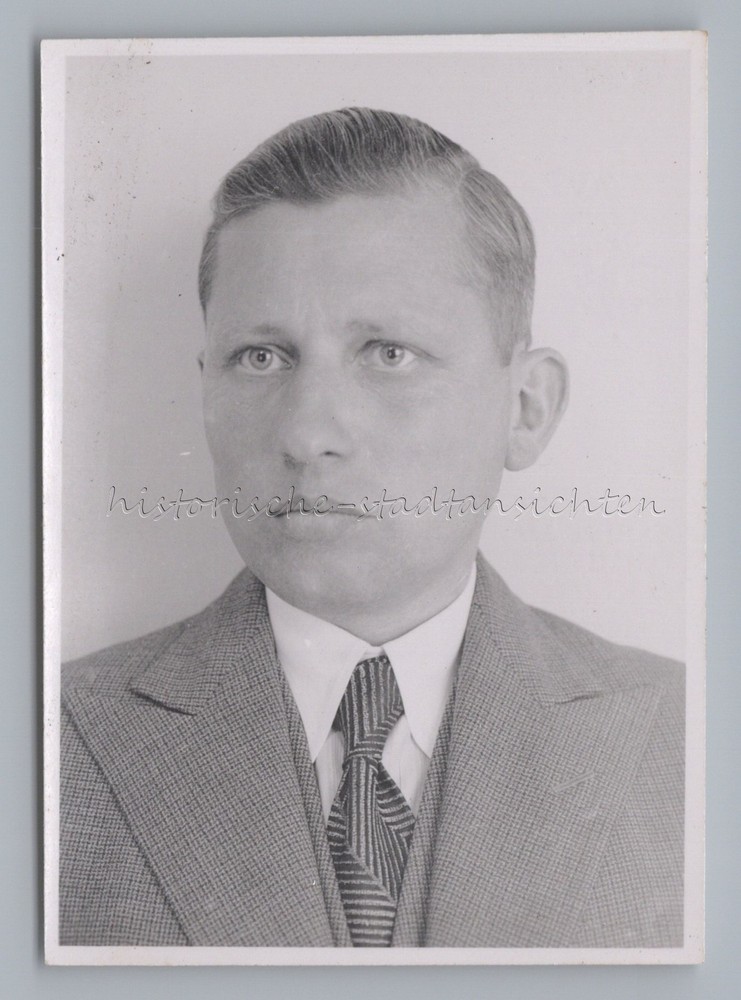 Young Man Portrait 1942 – Old Photo 1940s