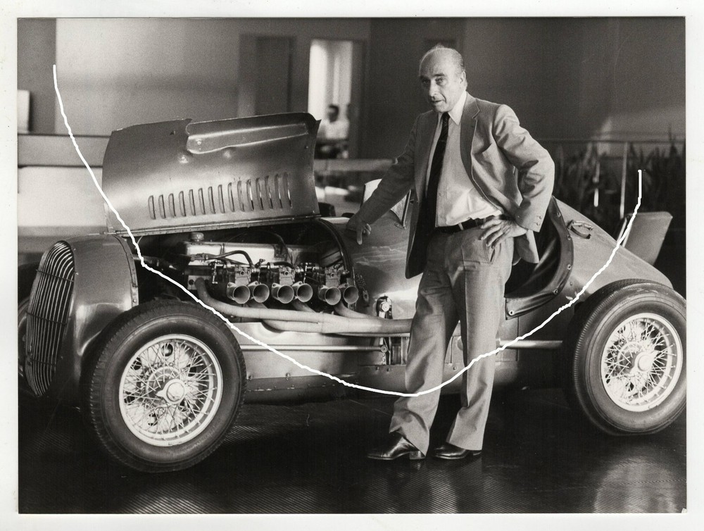 24x18cm original archive PE (RC) 1980 Juan Manuel Fangio in his workshop photo