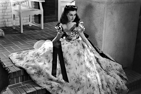 New Photo: Vivien Leigh Stars as Scarlett O’Hara in Gone with the Wind – 6 Sizes