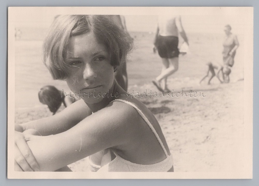 Beautiful Portrait of Young Woman – Vintage Photo 1960s