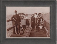 Adolf Horn photo on cardboard – group of people on the North Sea – Bremerhaven? circa 1910