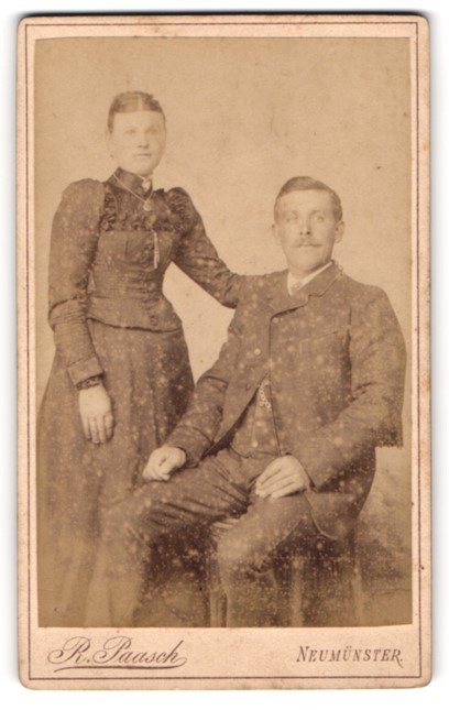 Photograph R. Paasch, Neumünster, Friedrichstraße 24, couple in Sunday dress