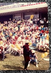 CAL ARTS 1981 Graduation PHOTO California Institute of the Arts CROWD AUDIENCE 2