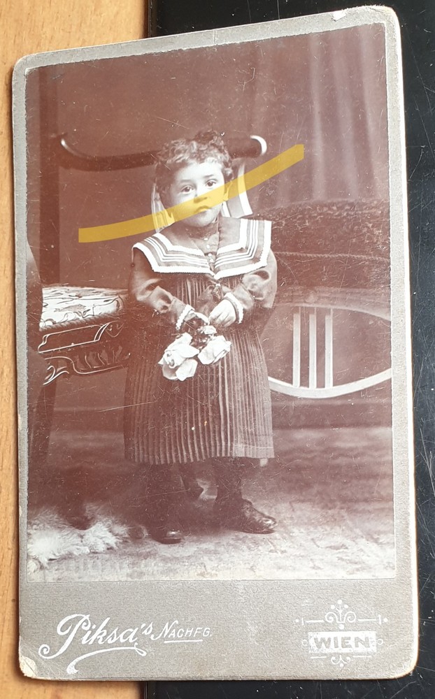 Standing small child/CDV Alfons Piksa’s successor Vienna