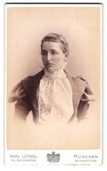 Photograph Karl Lützel, Munich, Dachauerstr. 19-21, Portrait Lady in Fashion