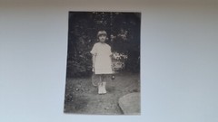 Photo 5R248 pretty girl with ball and bat circa 1940s approx 8x11cm
