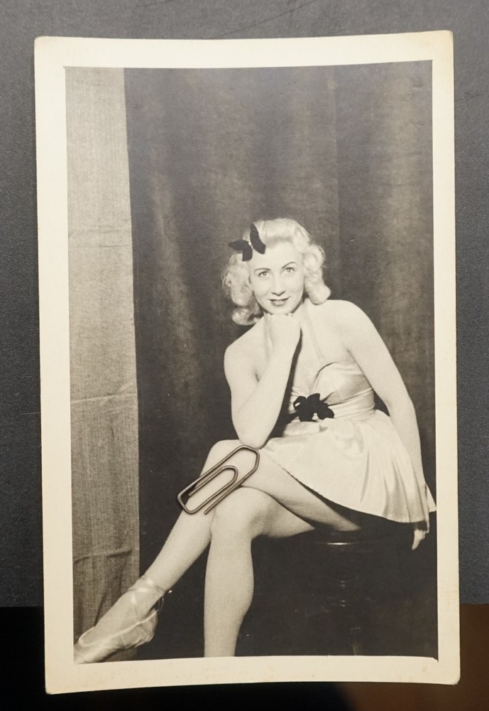 Photo Portrait Young Woman Actor Musician Mini Dress Model Singer Vintage