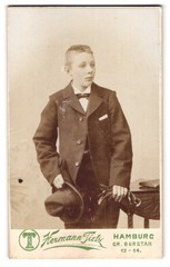 Photograph Hermann Tietz, Hamburg, Large Burstah 12-14, portrait young man