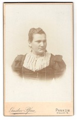 Photograph Gustav Pfau, Pankow, Kreuzstr. 16 Corner Wollankstr., Common Lady