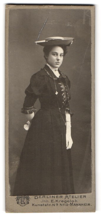 Photograph E. Kregeloh, Mannheim, Kunststraße N°. 3 N°12, Young Lady in Traditi