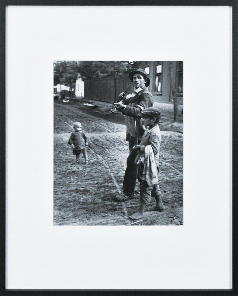 Andre Kertesz » Abony (Hungry) » Gelatin Silver Print Size H 24.5 x W 19.7 in