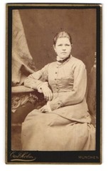 Photograph Carl Holzer, Munich, Schommerstr. 17a, portrait young lady in dress