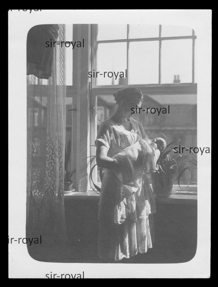 Woman with Baby 1928 at Window – 1920s – Photo 9x12cm
