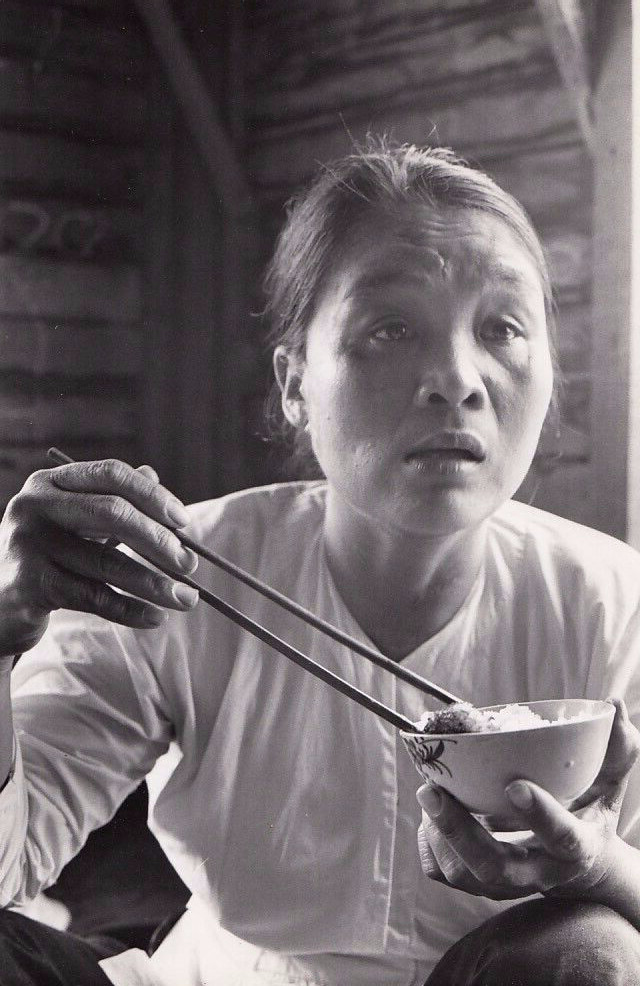 Marilyn Silverstone – Vietnam 1966 – Magnum Photos vintage photograph