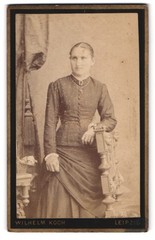 Photography Wilhelm Koch, Leipzig, Zeitzerstr. 41, lady in tailored dress with