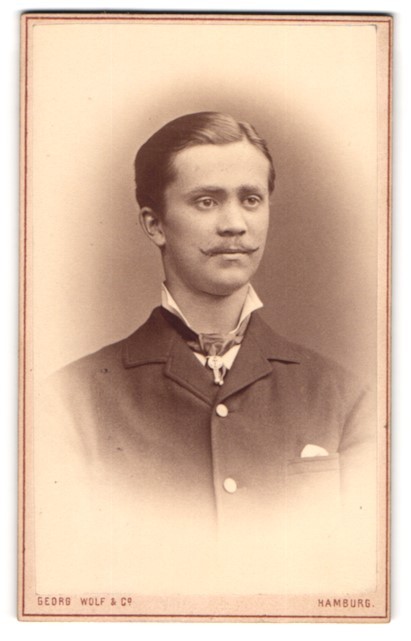 Photograph Georg Wolf & Co., Hamburg, Alstertwiete 8, Günter Stengel in suit M