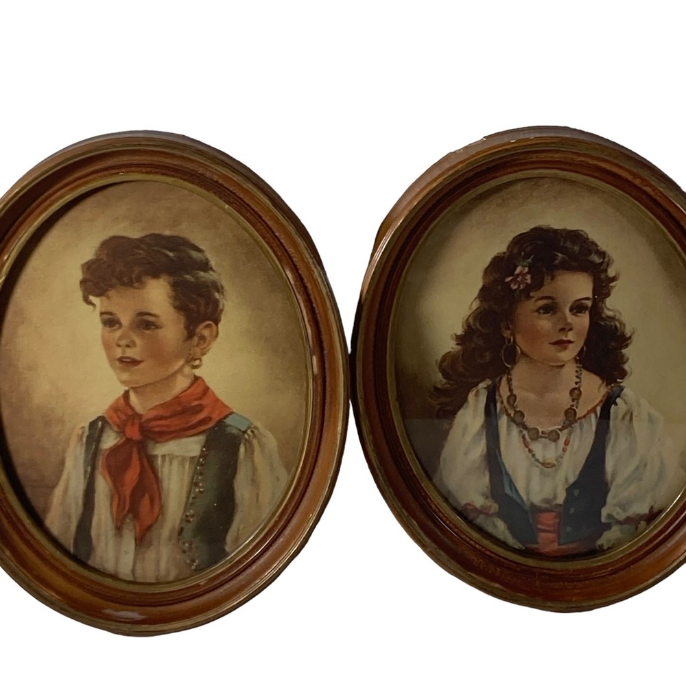 Vintage – Chiko and Elena – Oval Wooden Frames – – 1940s
