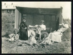 11 x old photo – leisure activities of wealthy bourgeoisie of the Belle Époque and much more.