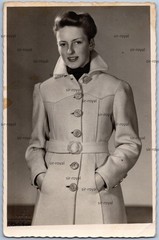Kassel 1942 – Pretty Woman in Coat in Portrait – 1940s – RPPC Photo Postcard 9x14cm