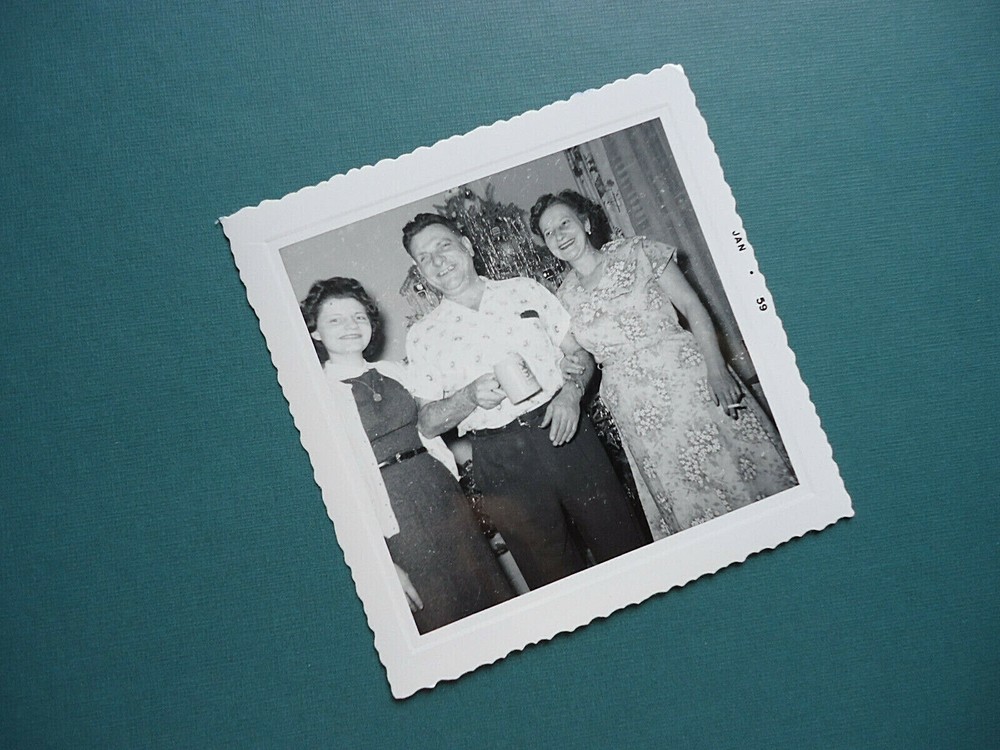 «AMERICA»: PHOTO, B/W photography, family, USA, EMIGRANTS, WOMEN, MAN, LADIES!