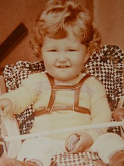 «NAUGHTY»: PHOTO, COLOUR PHOTO, HISTORY, CHILD, GDR (? ), TODDLER, BABY, FASHION, STYLE!