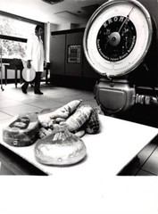 Press Photo. AM21175. Approximately 24×18 Cm. Automatic Scale