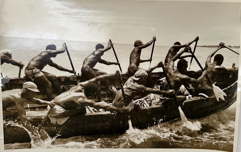 ALFRED EISENSTAEDT Orig. 1950s Photo «Rowing Tribes Unloading Cocoa, Ghana»